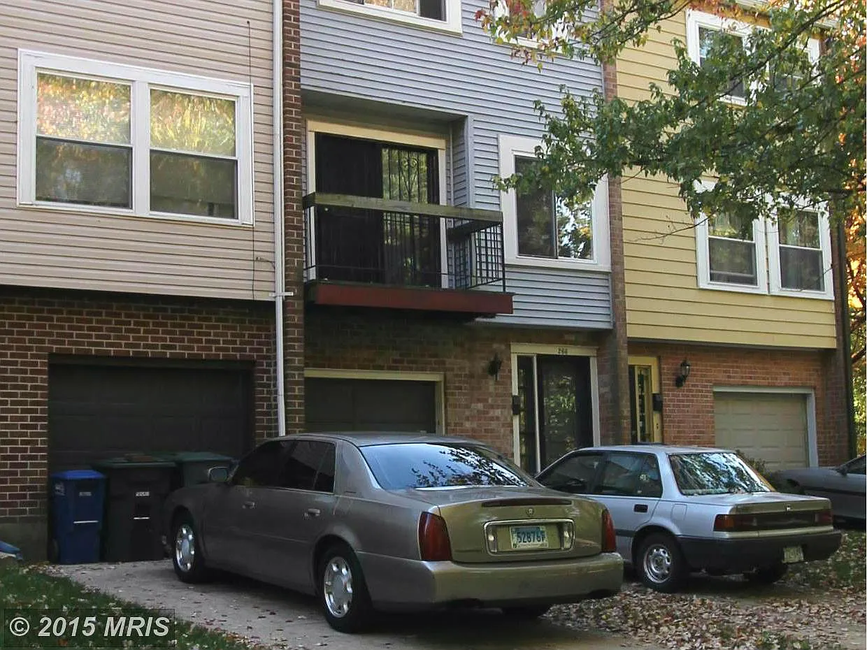 266 Newcomb St SE photo 1