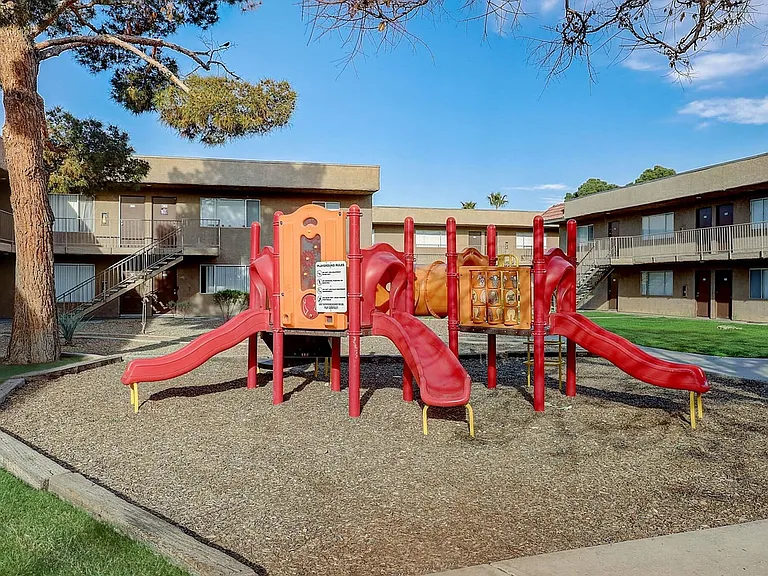 E Twain Ave Amenities-005