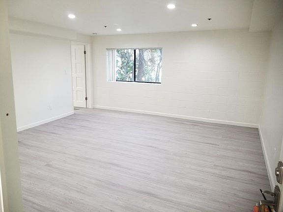3rd image of 2315 Montrose Ave