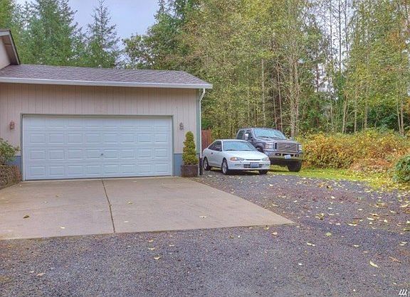 3rd image of 750 E Lakeshore Dr E