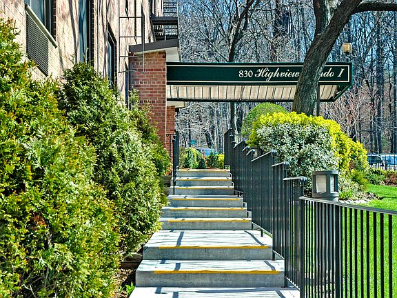 3rd image of 830 Howard Ave APT 4A