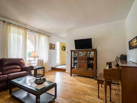 5th image of 12 Montrose Rd