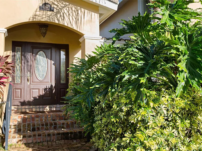 6315 Maynada St — Photo 2