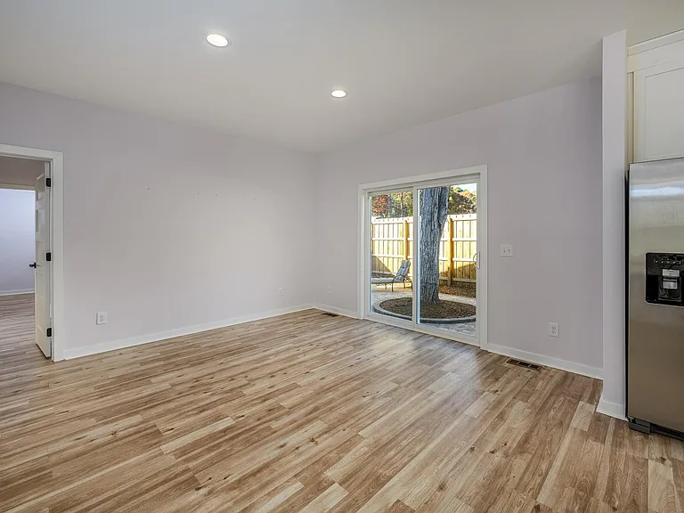 7039 Executive Cir — Photo 8