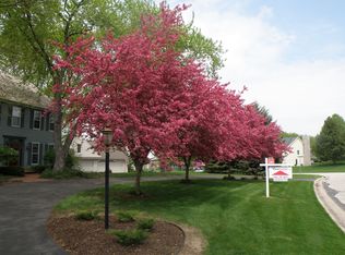 855 Hawks Ridge Rd, Brookfield, WI 53045