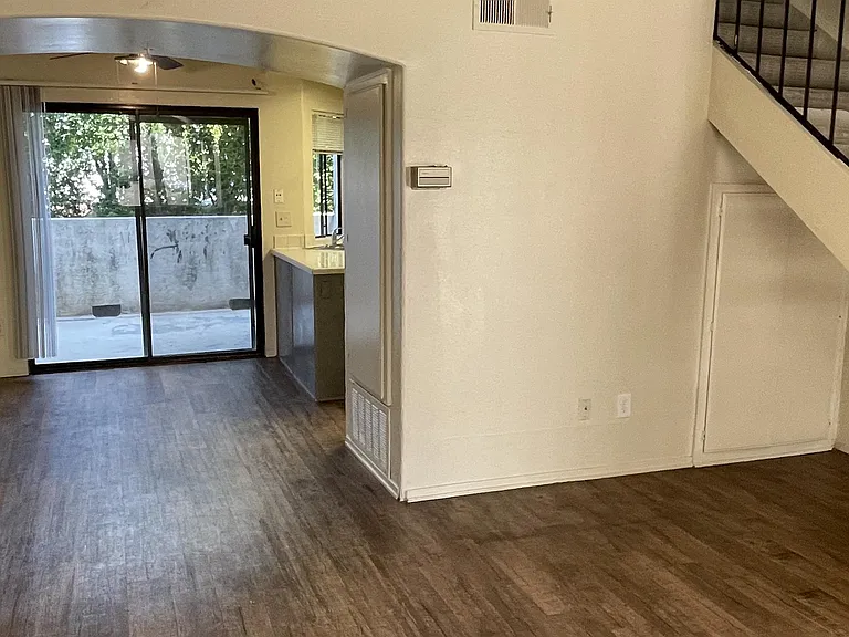 707 S Webster Ave — Photo 2