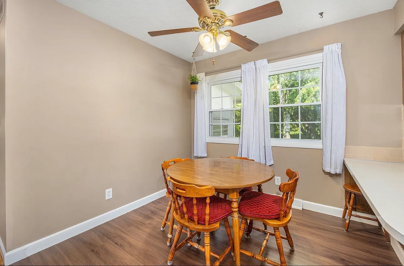 3 bed, 1310 sqft, $1,700 — Photo 2