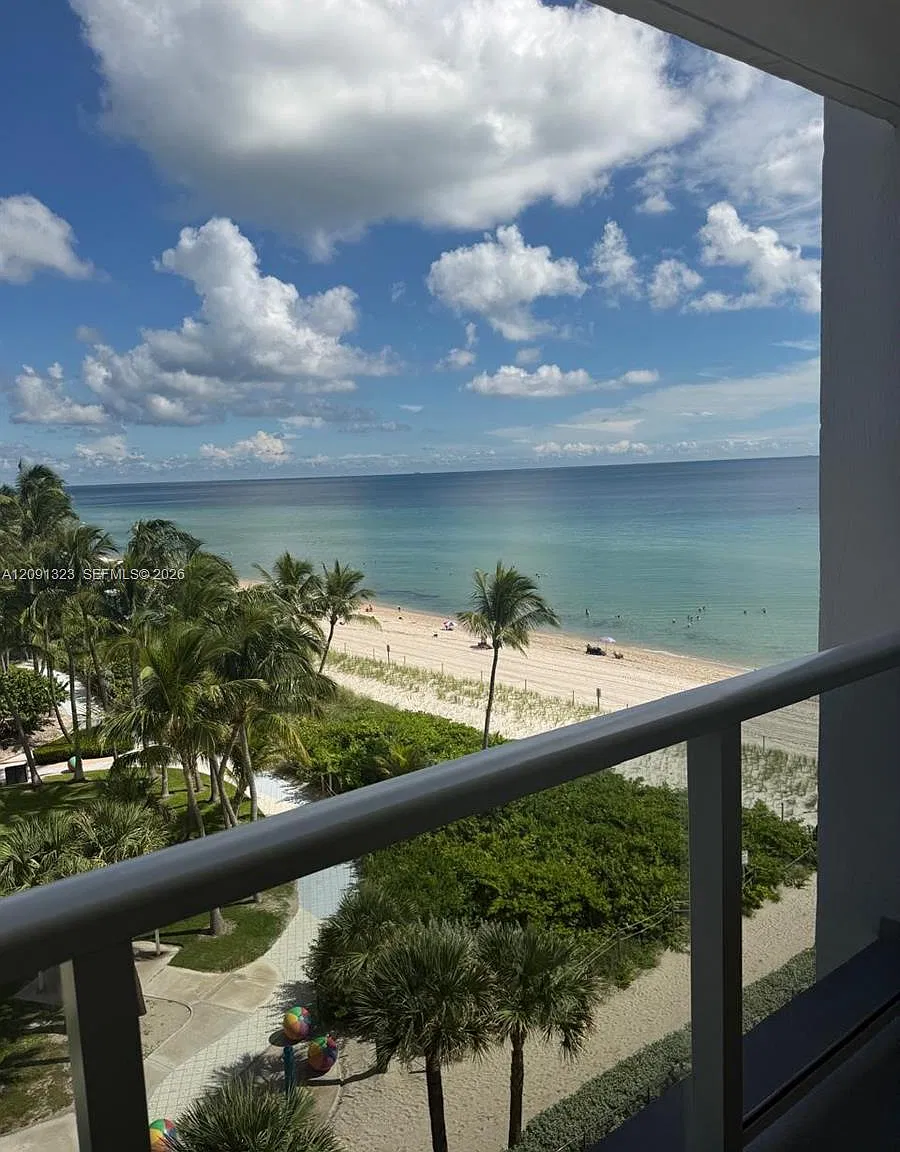 La Mer Estates East Condo — Photo 1