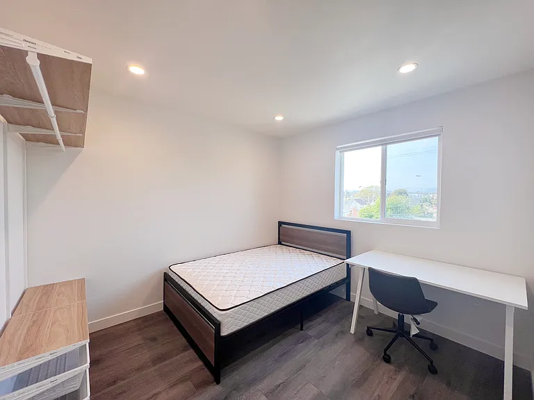 1439 W 37th Dr — Photo 38