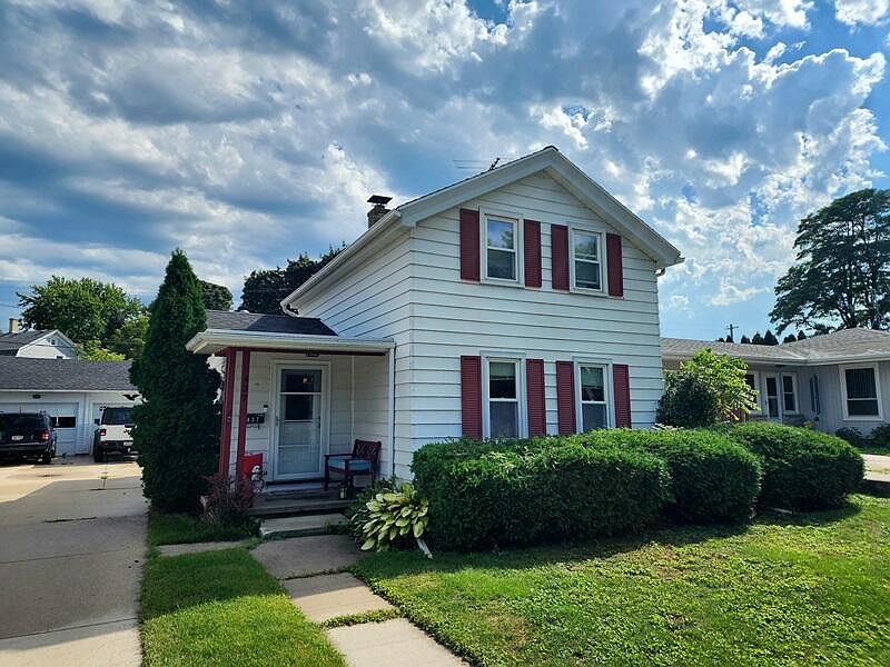 1st image of 437 Pine St