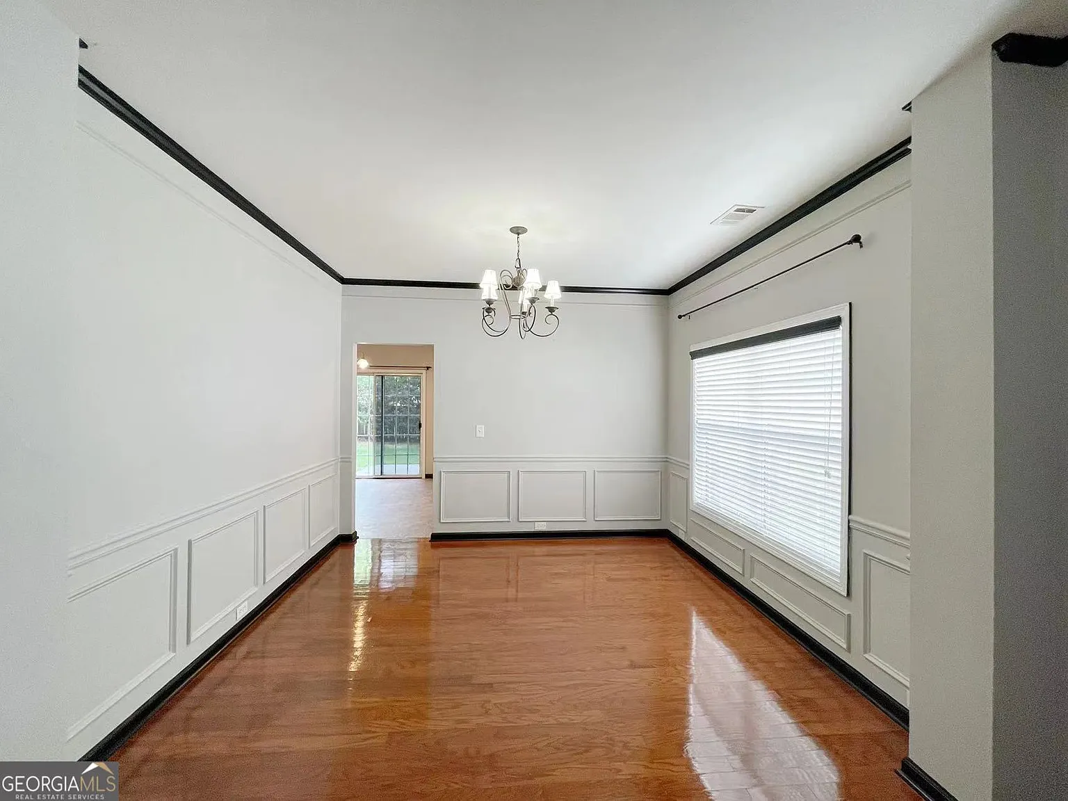 4 bed, 2.5 bath, 2201 sqft, $2,450 — Photo 3