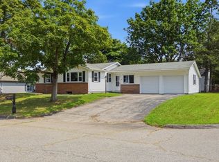 142 Olko Cir, Chicopee, MA 01020