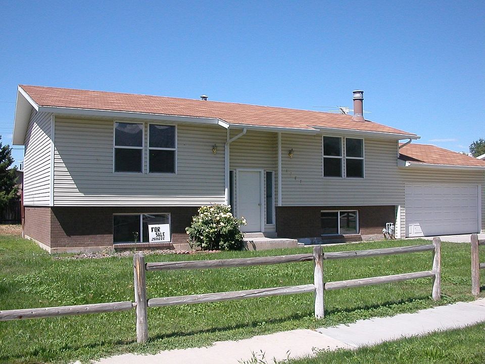 Nice Split level in great neighborhood