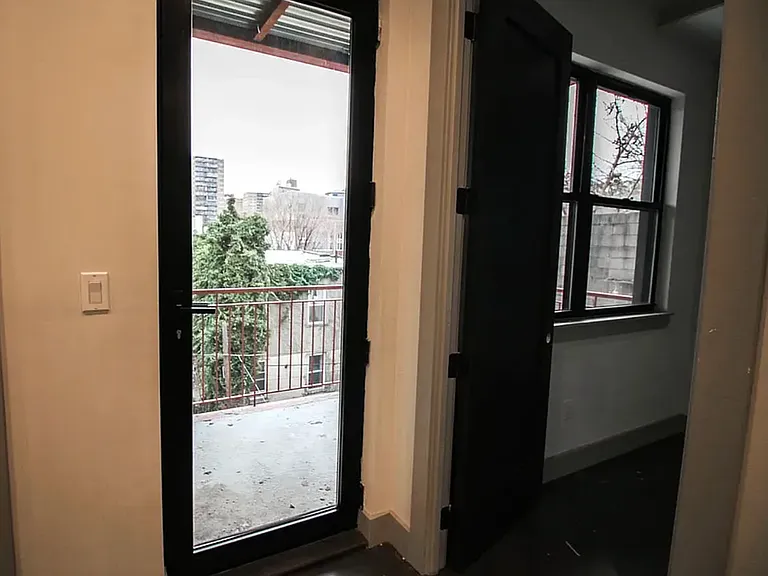 102 Scholes St #3B — Photo 6