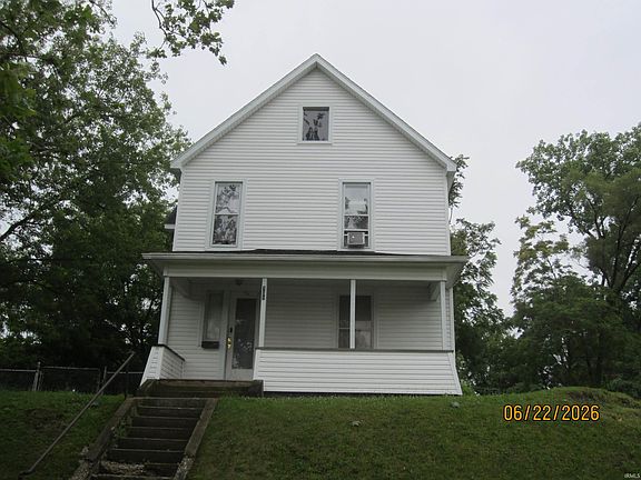 2nd image of 701 W 7th St