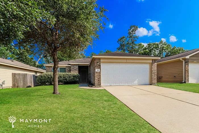 816 Lightningbug Ln — Photo 1