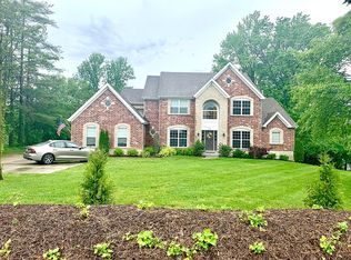 2283 Schoettler Rd, Chesterfield, MO 63017