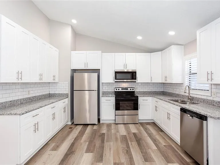 4049 Leicester Dr NE — Photo 9
