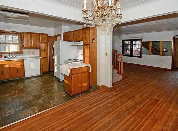 3rd image of 1029 Stryker Ave