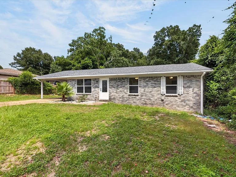 213 Amellia Pl — Photo 3