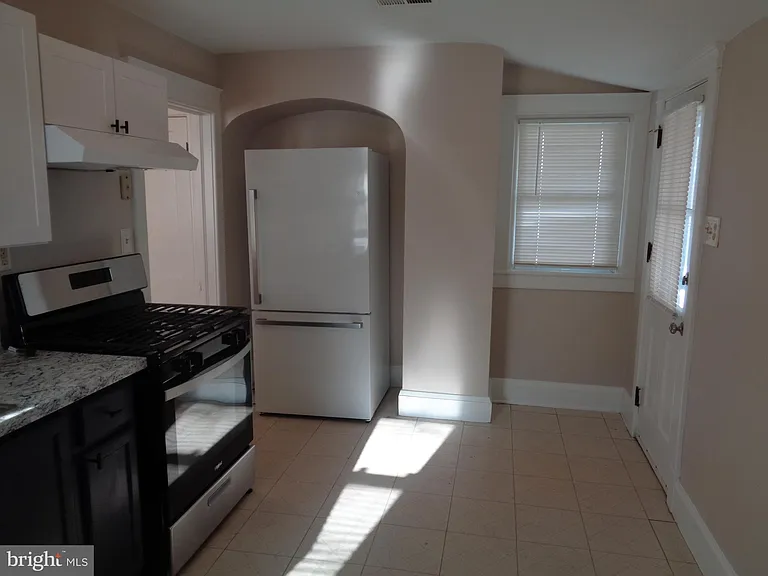 2800 Linwood Ave #C — Photo 9