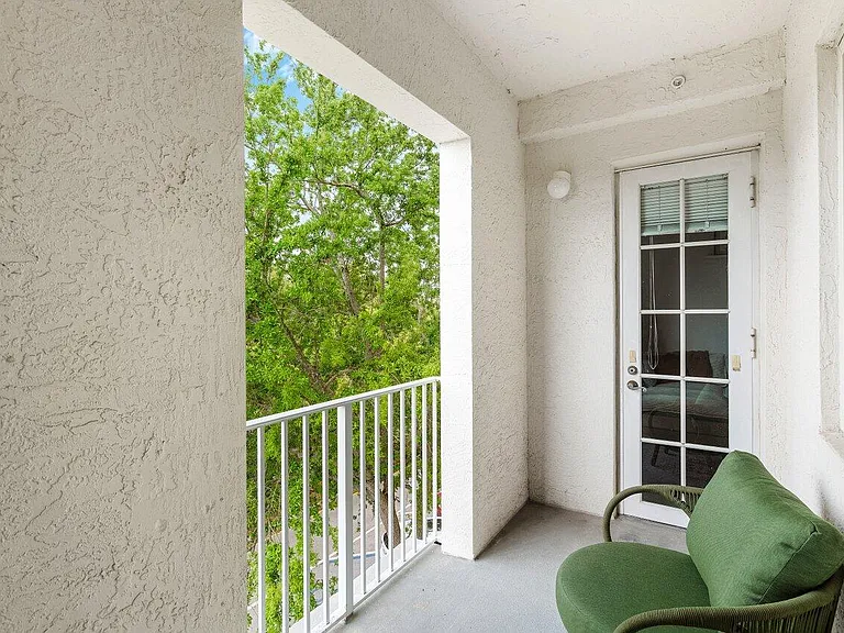 1209 Main St #302 — Photo 17