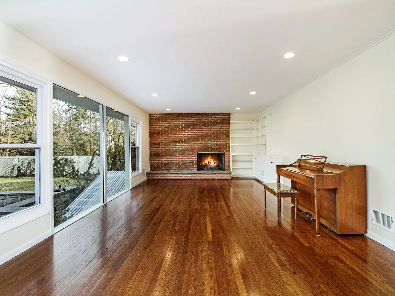 3 bed, 3.5 bath, 2554 sqft, $9,300 — Photo 4