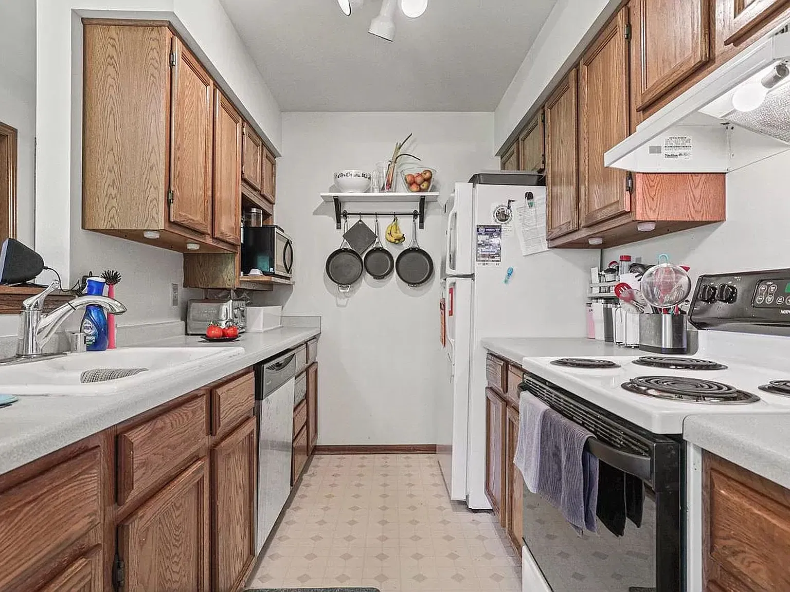 3 bed, 2000 sqft, $2,400 — Photo 2