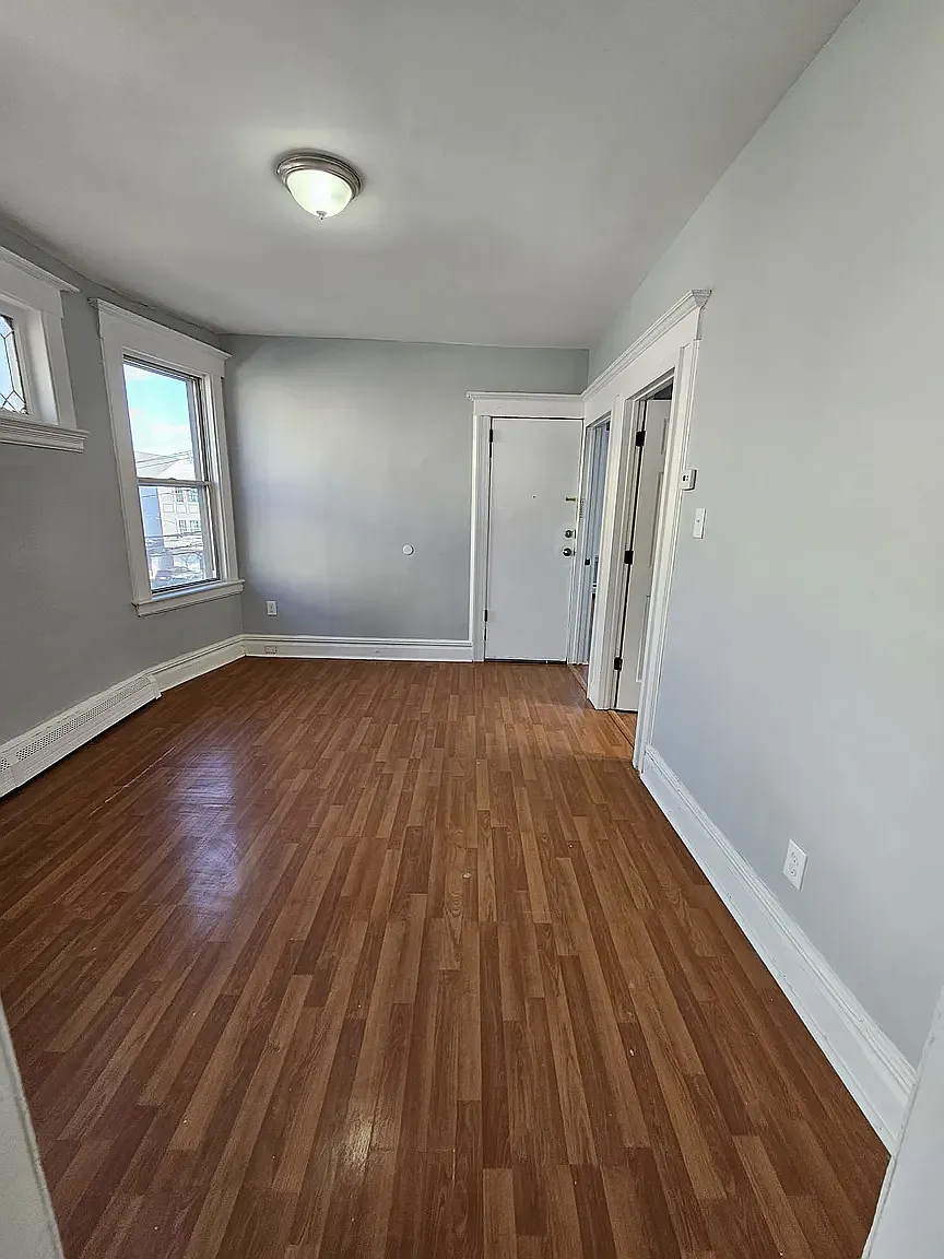 3 bed, 1200 sqft, $2,399 — Photo 2
