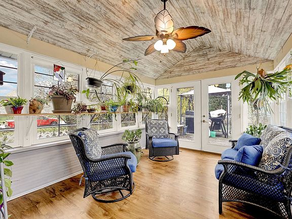 5th image of 301 Comfortcove St