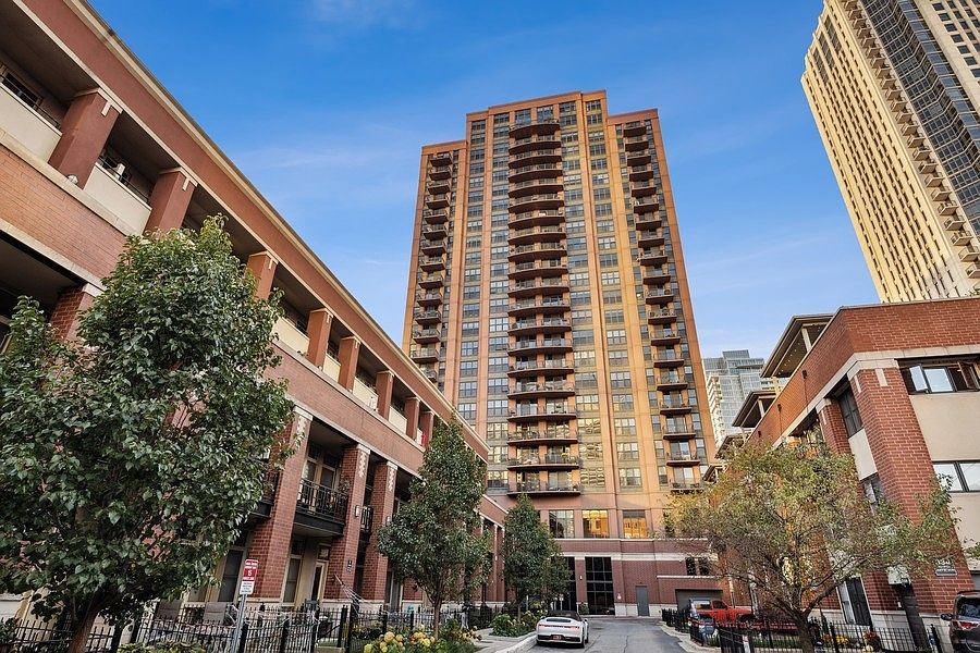 1st image of 330 N Jefferson St APT 1401
