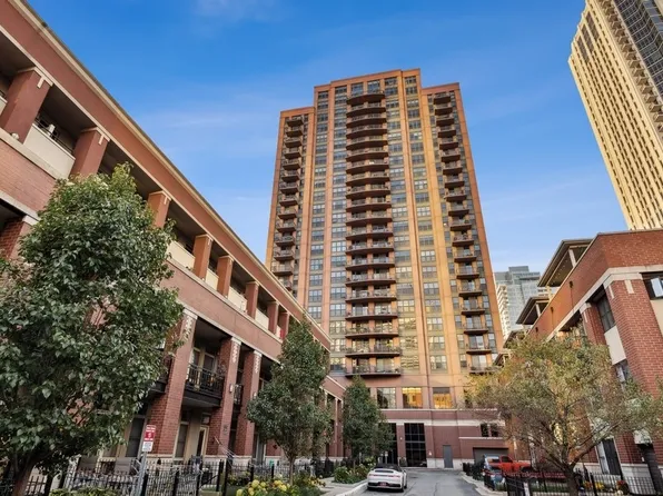 330 N Jefferson St APT 1401, Chicago, IL 60661