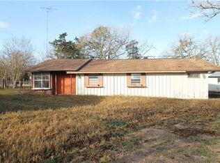 1318 Jones St, Smithville, TX 78957