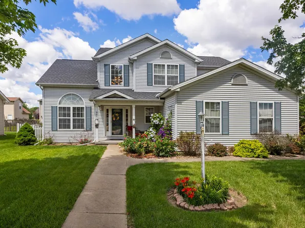 905 Indigo Ave, Savoy, IL 61874