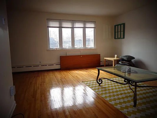 Rented by Zikos Realty Services | media 2