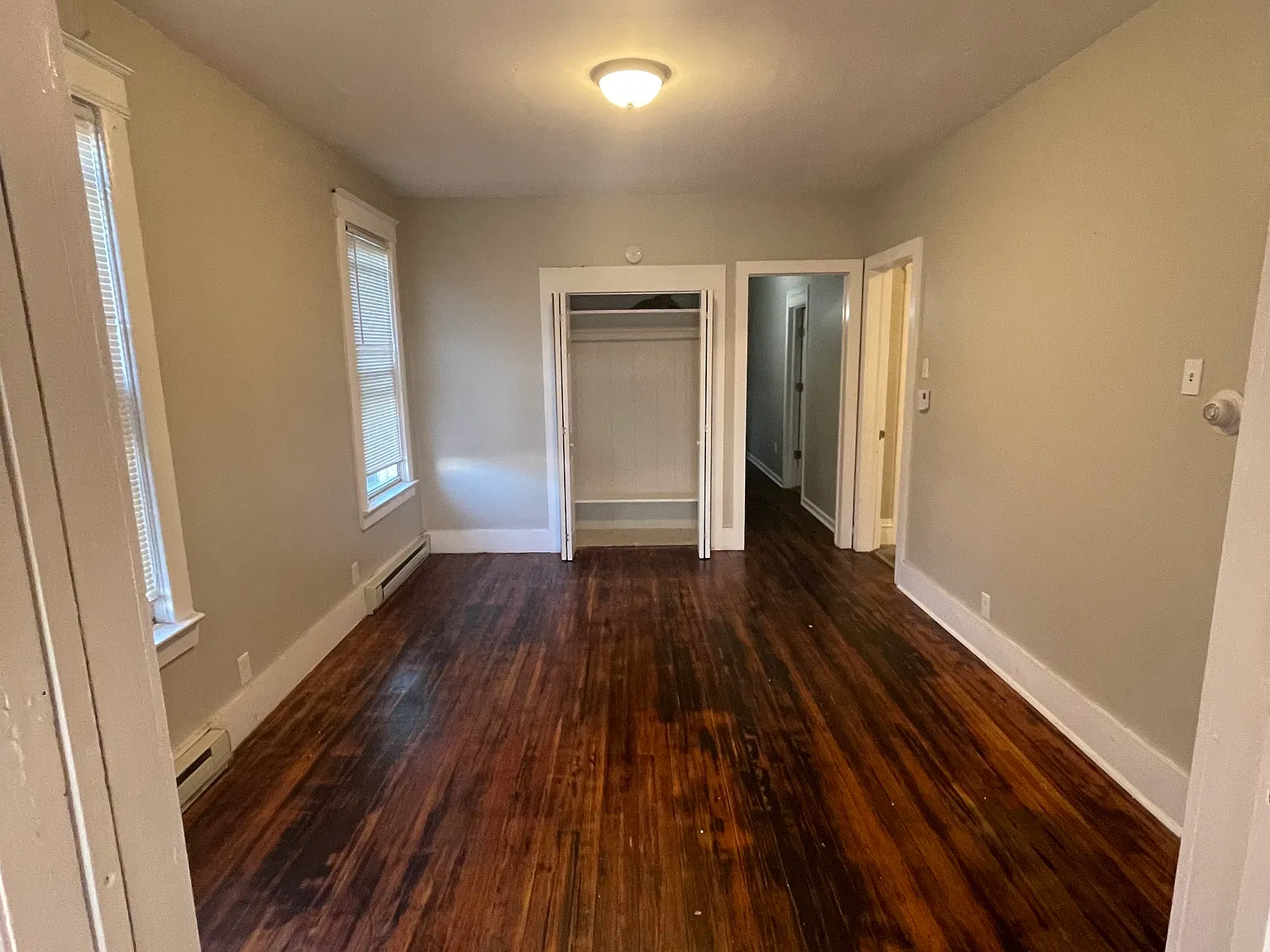 4 bed, 1000 sqft, $2,000 — Photo 2
