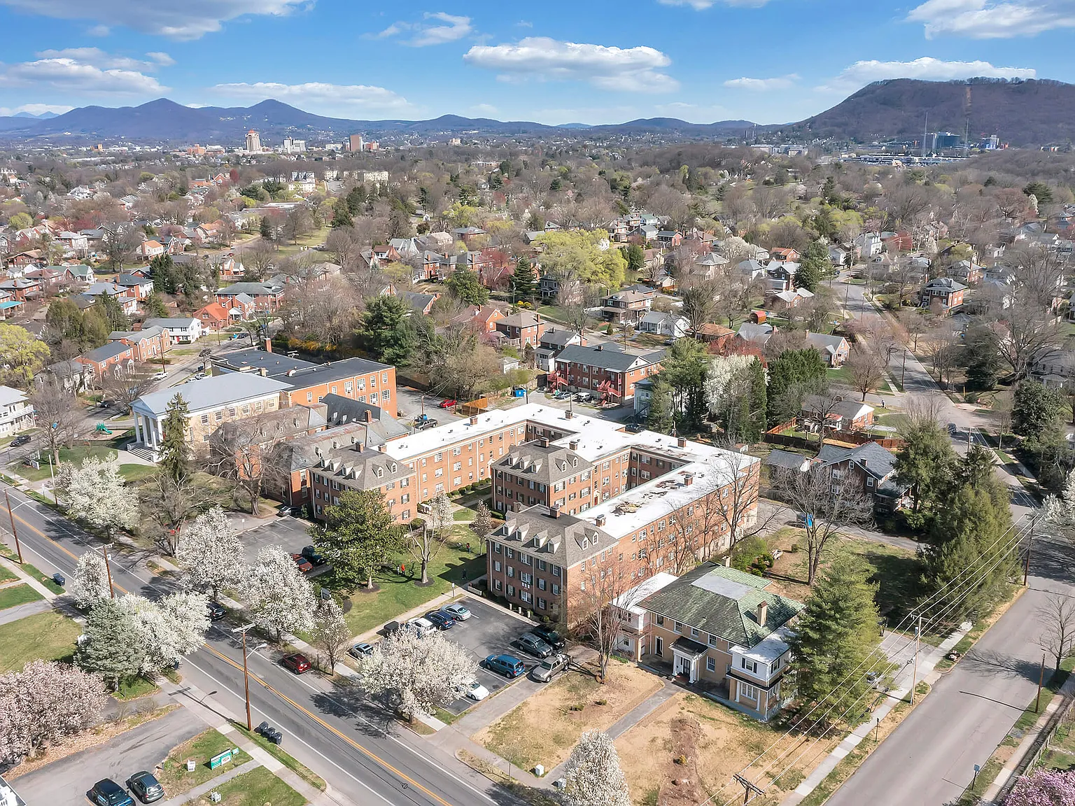 Grandin Village Apartments — Photo 4