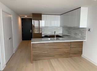 488 University Ave #5206, Toronto, ON M5G 0C1
