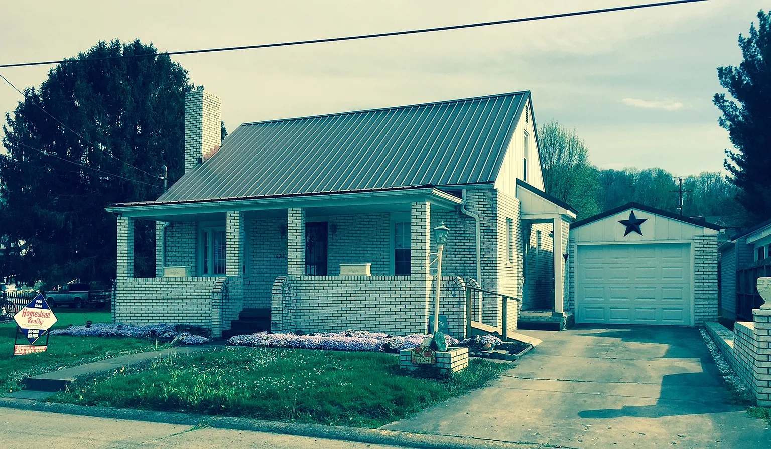 624 4th St photo 1