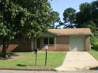 1403 W Sunset Dr, Rogers, AR 72756