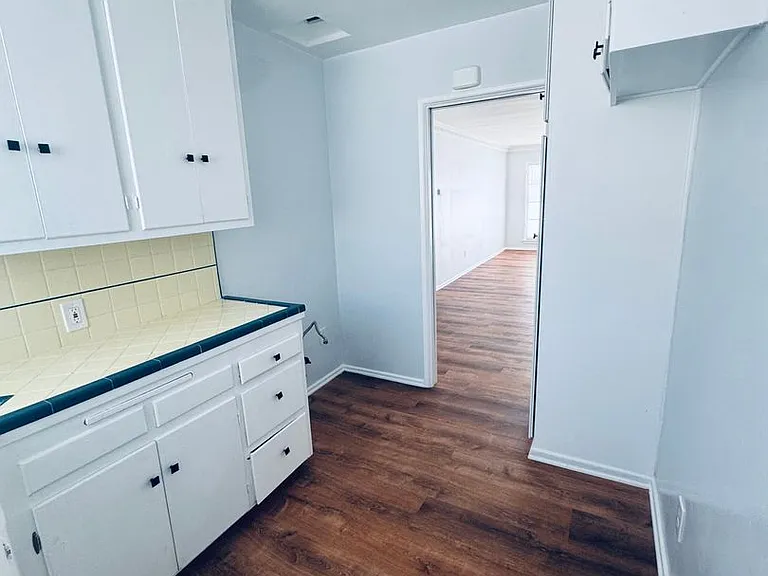 1641 N Hobart Blvd — Photo 5