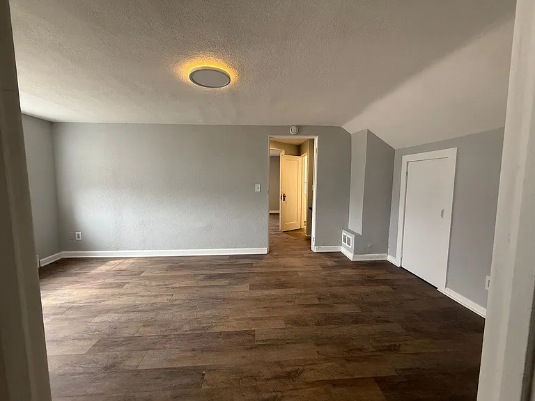 407 N 12th St — Photo 10
