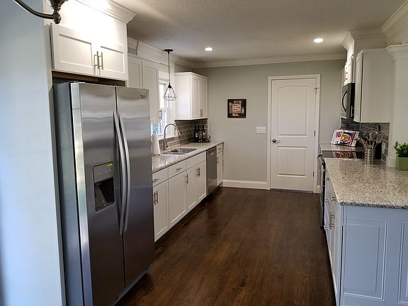 4th image of 4930 Shelley Dr
