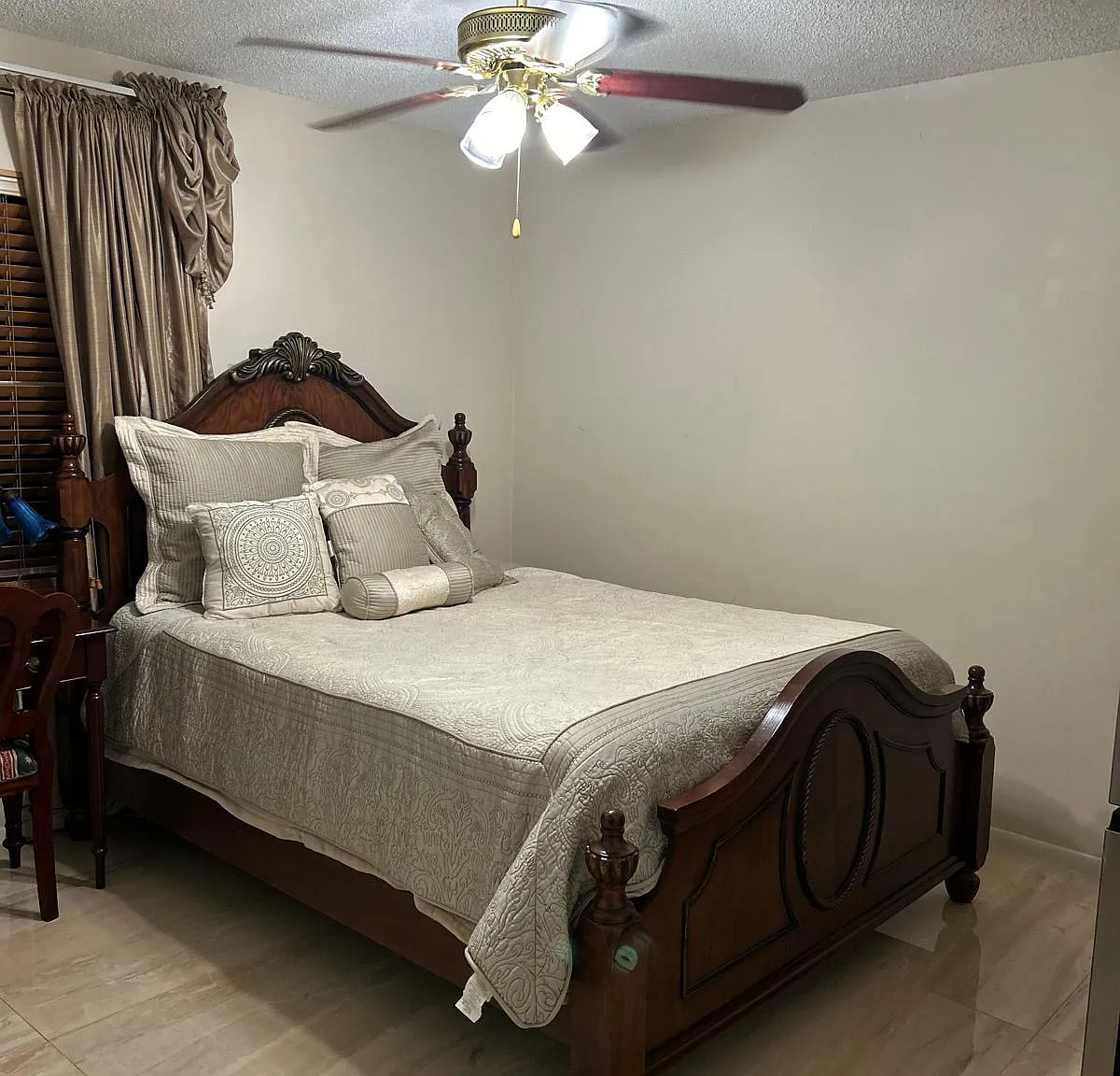 3 bed, 2672 sqft, $1,000 — Photo 1