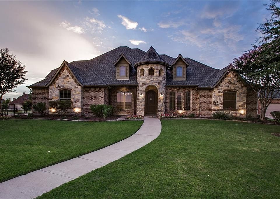 1st image of 120 Stoneleigh Dr
