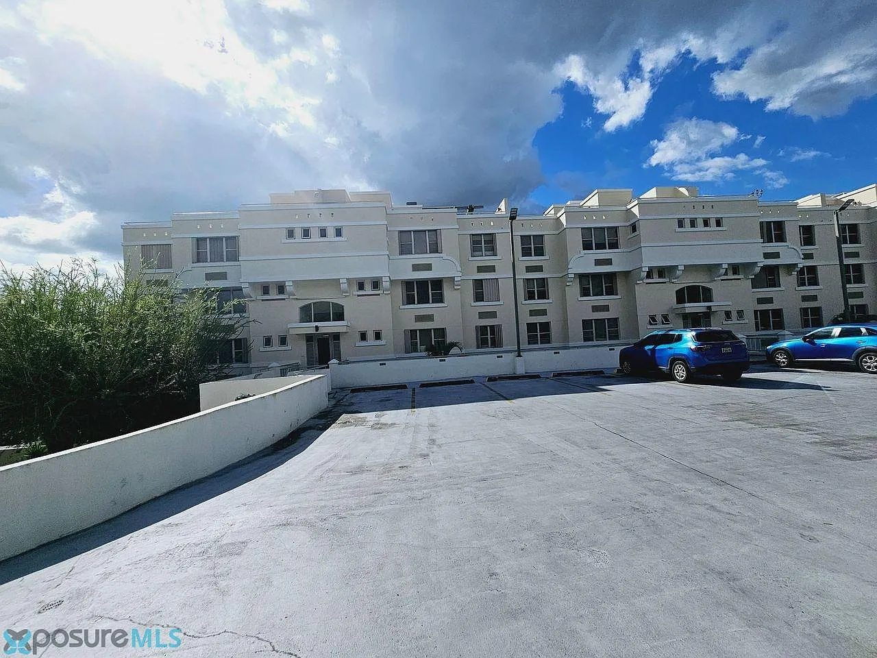 Las Colinas (Condominio) — Photo 1
