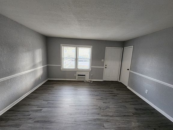 5th image of 3100 Hanbury St Unit B