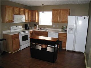 3rd image of 3992 Eminence Ln