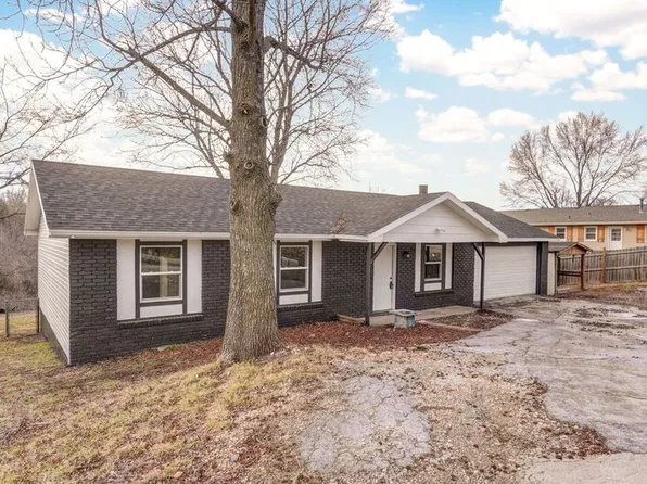 1717 N 16th St, Ozark, MO 65721