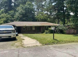 1961 Boulder Hills Dr, Ellenwood, GA 30294